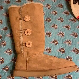 UGG BOOTS